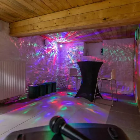 Spacious House In With Jacuzzi And Peaceful Garden