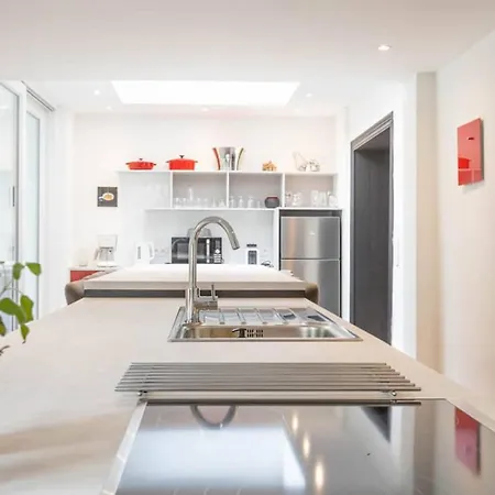 Spacious House In With Jacuzzi And Peaceful Garden Nyaraló *