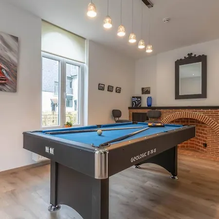 Spacious House In With Jacuzzi And Peaceful Garden