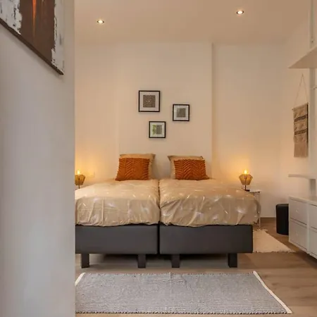 Spacious House In With Jacuzzi And Peaceful Garden Spa