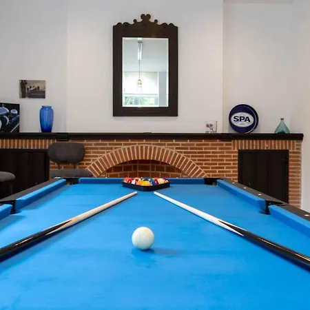Spacious House In With Jacuzzi And Peaceful Garden *