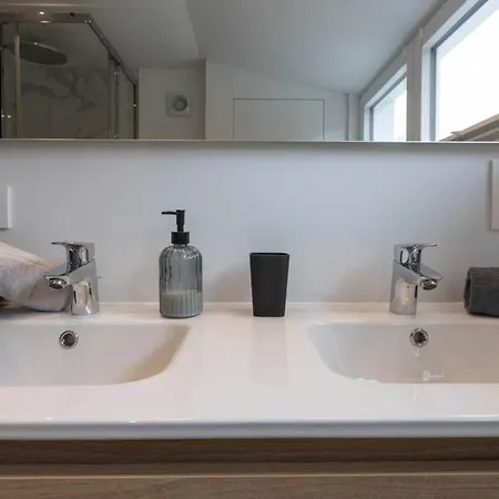 Nyaraló Spacious House In With Jacuzzi And Peaceful Garden *