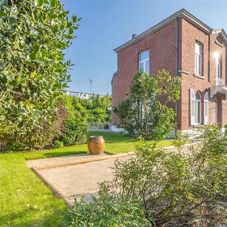 Nyaraló Spacious House In With Jacuzzi And Peaceful Garden Spa