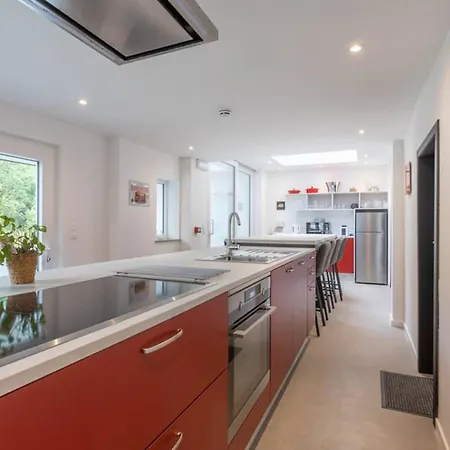 Spacious House In With Jacuzzi And Peaceful Garden Nyaraló *